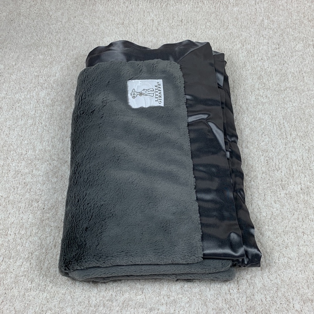 LITTLE GIRAFFE Luxe Baby Blanket in Charcoal - Picture 4 of 5